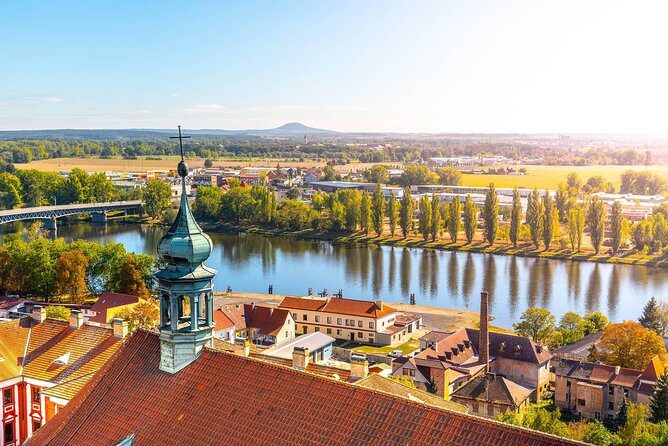 Berlin-Prague One-Way Sightseeing Day Tour - Schloss Moritzburg: Gardens, Exterior Views, and the Cinderella Shoe