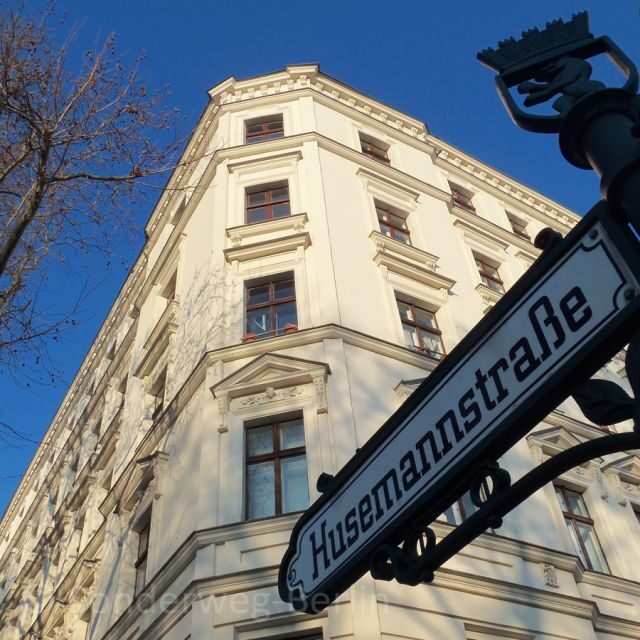 Berlin: Prenzlauer Berg District Guided Walking Tour - Schönhauser Allee landmarks: Jewish Cemetery and the Wasserturm