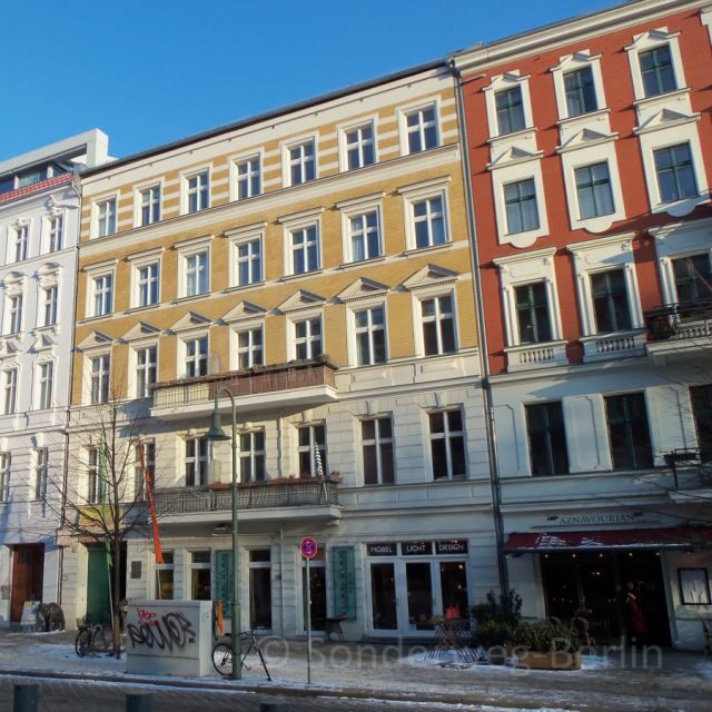 Berlin: Prenzlauer Berg District Guided Walking Tour - Kollwitzplatz: when the square tells you how people actually live