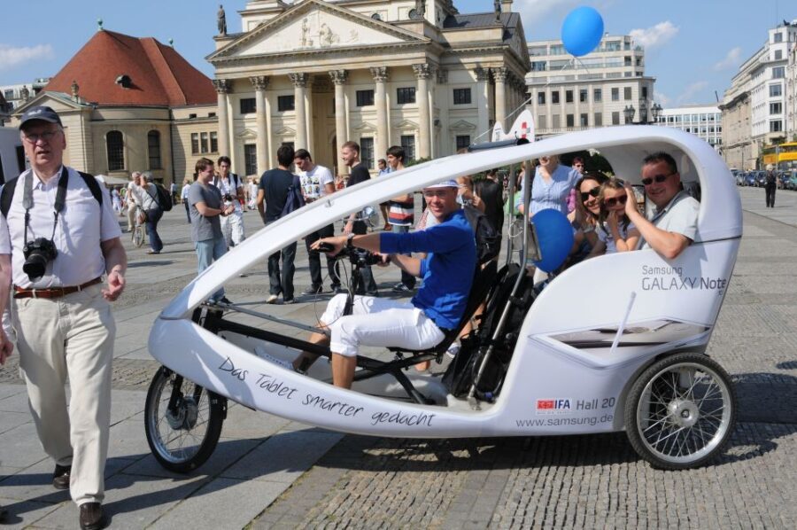 Berlin: Private Guided E-Rickshaw Tour - Meeting at Alexanderplatz: Weltzeituhr makes it easy