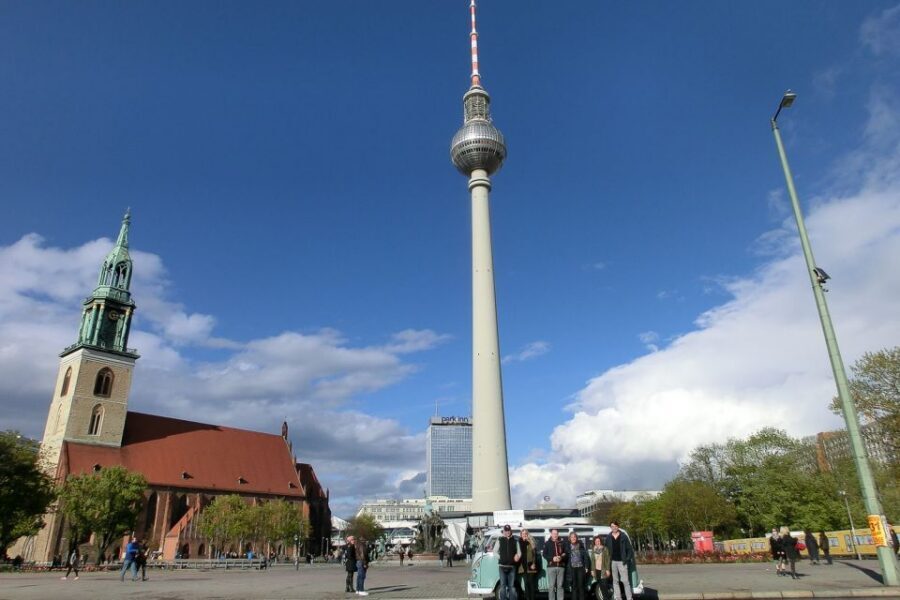 Berlin: Private Sightseeing Tour in Iconic Oldtimer VW Bus - A 1965 VW T1 Samba is more than cute transport