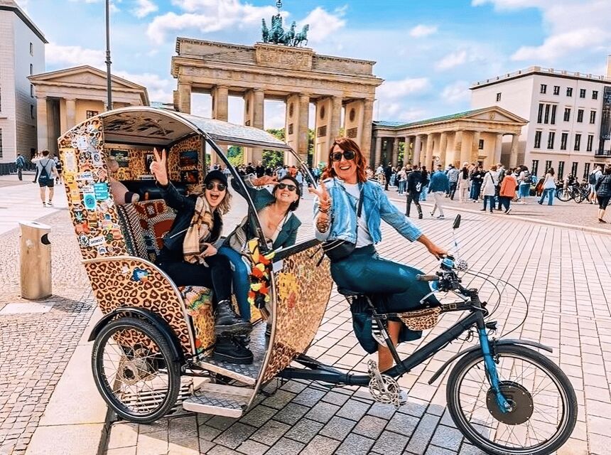Berlin Rickshaw Tour -2 hours & hotel pickup - groups up to 16 people - Your route: from Brandenburg Gate to the Jewish Quarter vibe