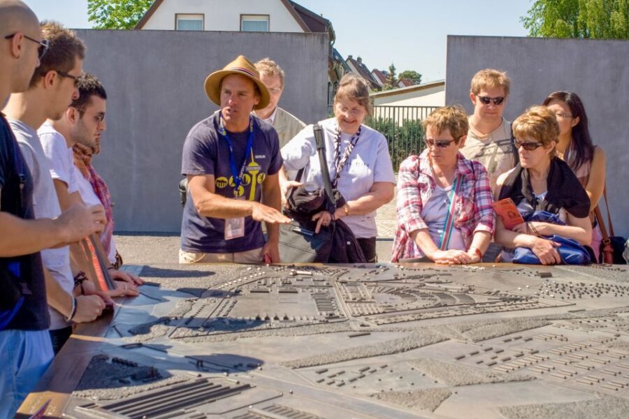 Berlin: Sachsenhausen Concentration Camp Bus Tour in English - Sachsenhausen by bus: why this 4-hour format works