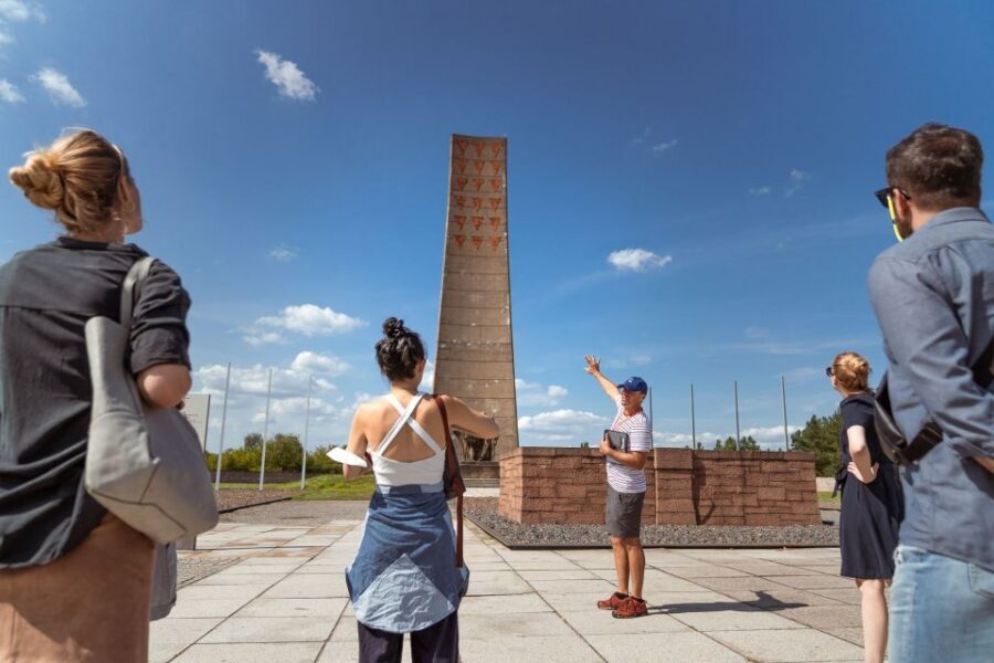 Berlin: Sachsenhausen Concentration Camp Tour in English - From Friedrichstraße to Oranienburg: the train ride that keeps you on track