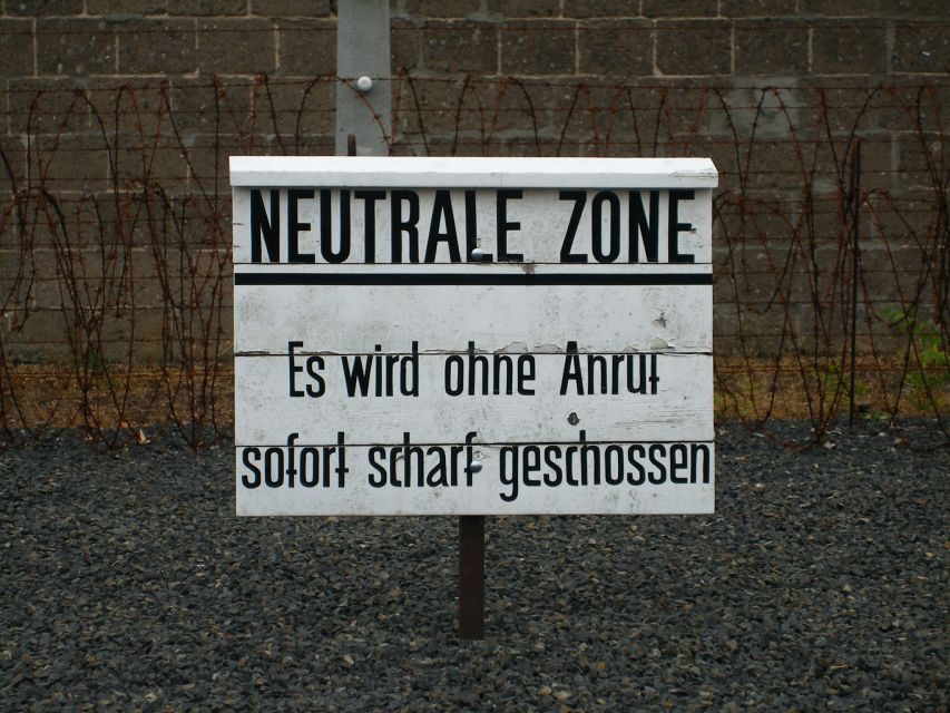 Berlin: Sachsenhausen Memorial 6-Hour Tour in Spanish - Meet at Alexanderplatz and get your bearings fast