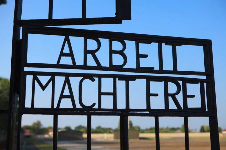 Berlin: Sachsenhausen Memorial 6-Hour Tour in Spanish - Train out of Berlin: a 50-minute ride with the right mindset