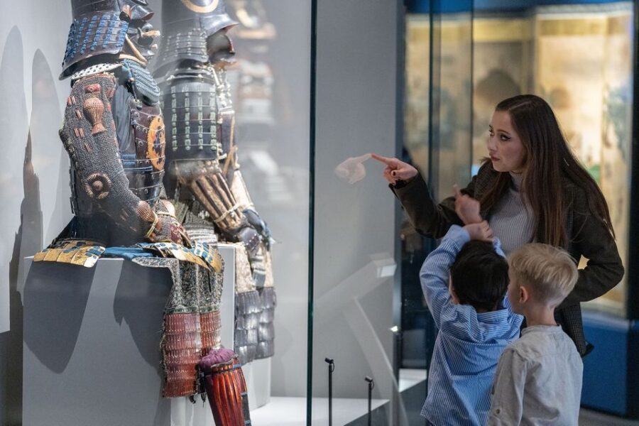 Berlin: Samurai Museum Entry Ticket - Holographic drum and ninja/yōkai moments