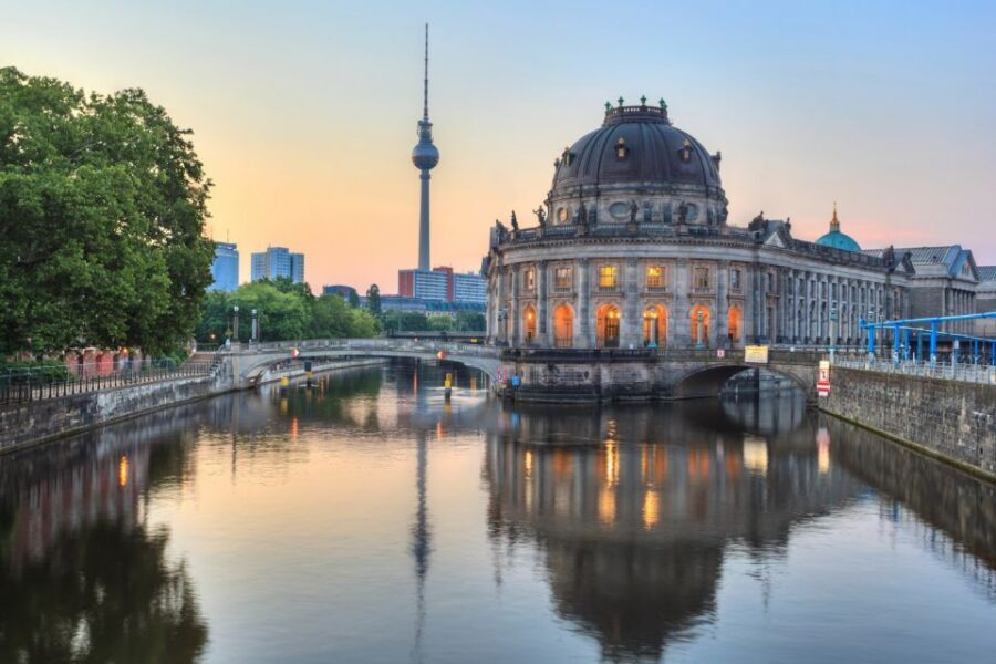 Berlin: Scavenger Hunt Self-Guided Tour - Museum Island: Choosing Museums Without Losing the Thread