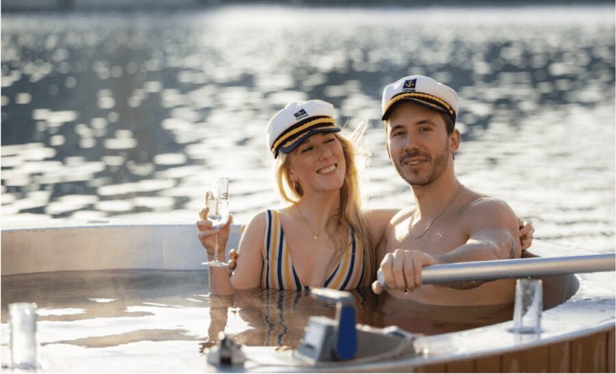 Berlin: Self-drive hot tub boat experience - The route: your Spree sightseeing loop to Oberbaumbrücke (and back)