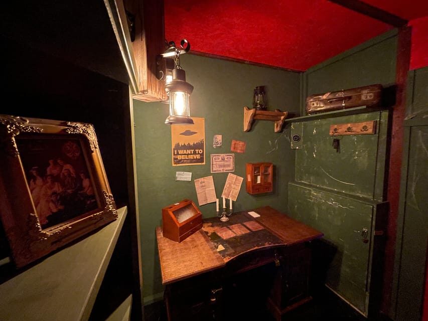 Berlin: “Shadow of the Rubber Duck” Escape Room Experience - Puzzles and Clues in a Small Space: Why 2–3 People Works
