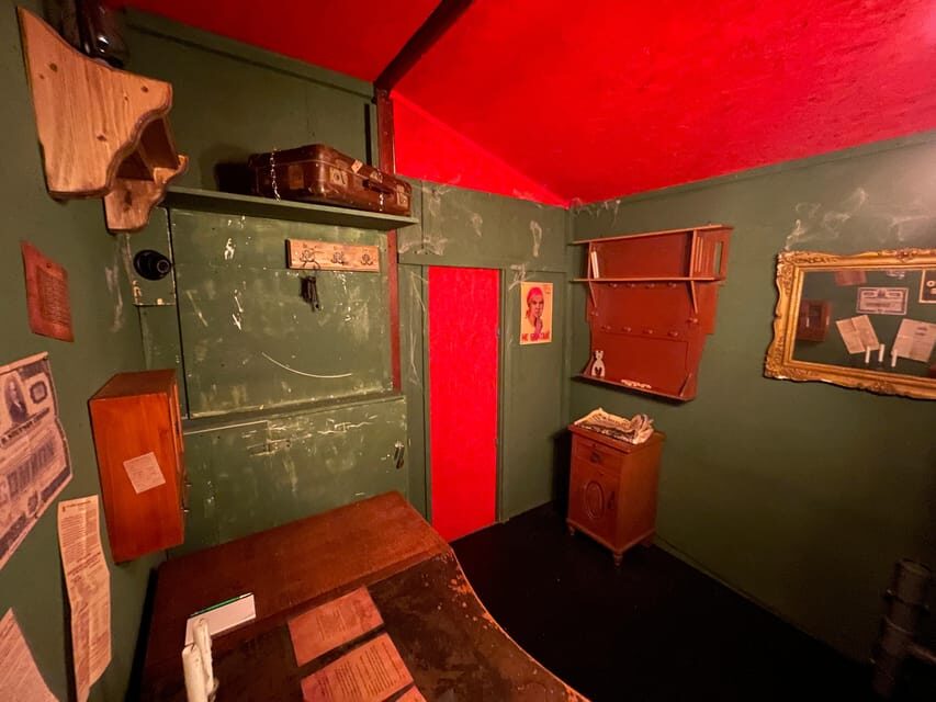 Berlin: “Shadow of the Rubber Duck” Escape Room Experience - Practical Tips to Improve Your Chances in the Room
