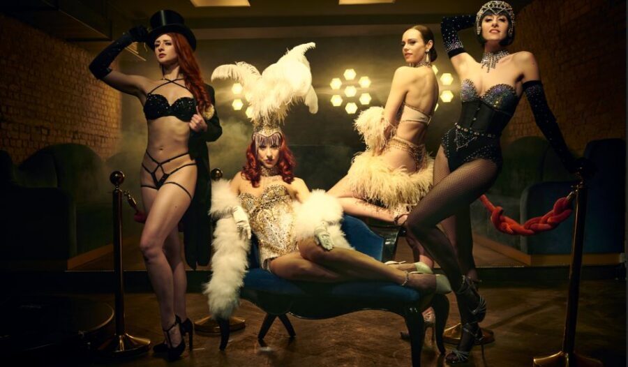 Berlin: Showgirls of Burlesque Show - Showbühne Berlin and The Glam Girls: what this night really feels like