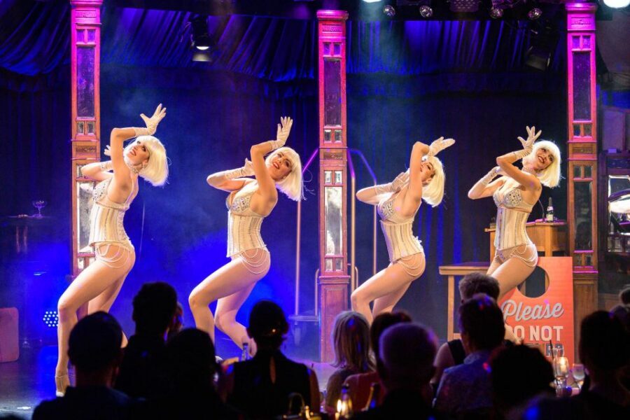Berlin: Showgirls of Burlesque Show - Seating time and pacing: planning your evening around a 2-hour show