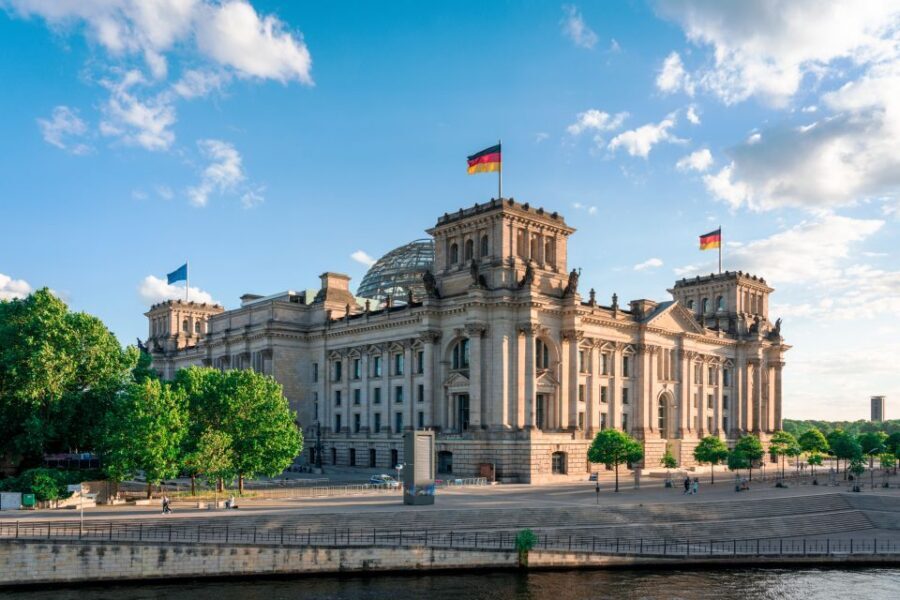Berlin: Sights and Highlights Bike Tour with a Local Guide - Gear and Comfort: Bikes, Gloves, Helmets, and Rain Plans