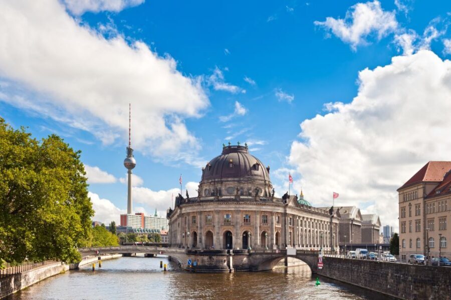 Berlin: Sights and Highlights Bike Tour with a Local Guide - Starting at Kulturbrauerei: Prenzlauer Berg Sets the Tone