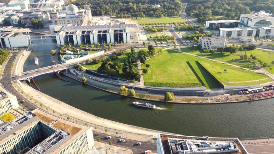 Berlin: Sightseeing Boat Tour on the Spree for Families - Upper deck vs heated interior: choosing your spot like a pro