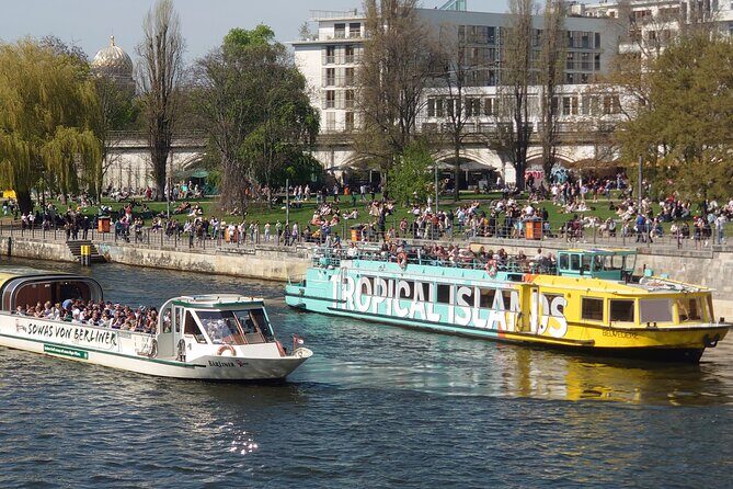 Berlin sightseeing boat tour on the Spree - Museum Island and Lustgarten: Cathedral, Humboldt Forum, and Museum-Palace Views