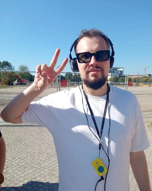 Berlin Sightseeing Musical-Historical Walking Tour - Holocaust Memorial area: keep your headphones, and keep your respect