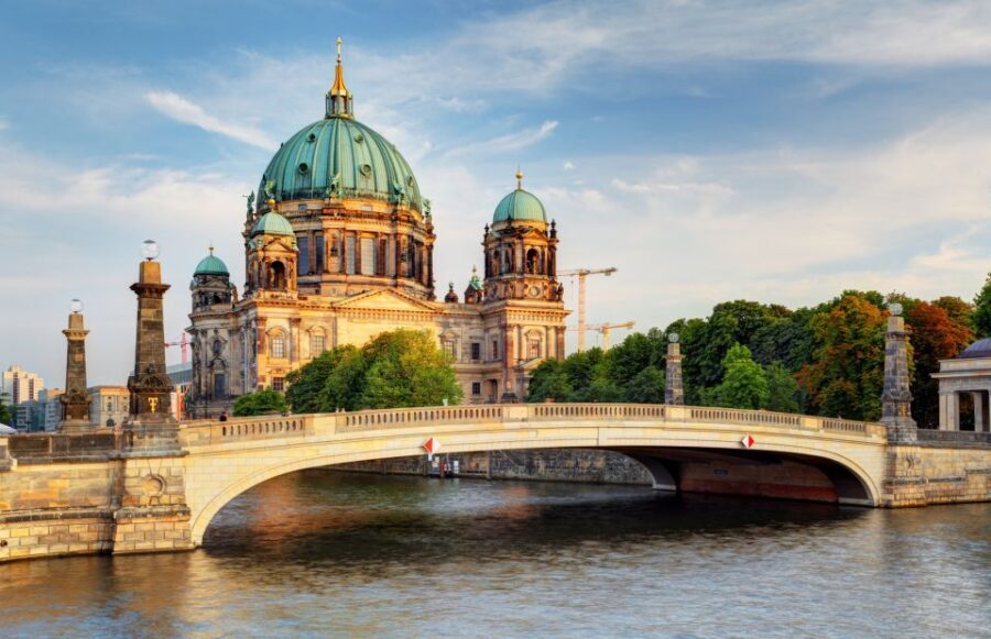 Berlin: Sightseeing Walking Tour of the Top 20 Attractions - A 3-Hour Berlin Walk Focused on the Big Stories