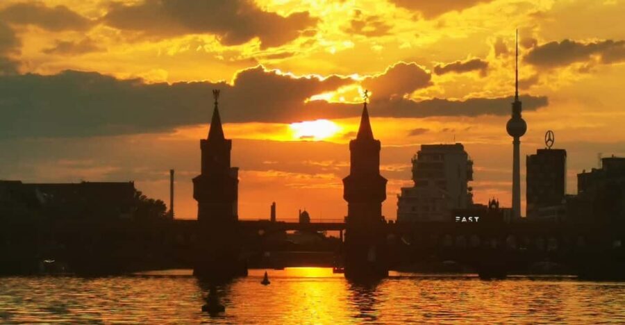 Berlin: Solar Powered Sunset Catamaran Cruise & Audio Guide - Boarding at Oberbaumbrücke: getting situated fast and comfortable