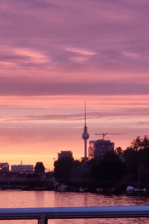 Berlin: Solar Powered Sunset Catamaran Cruise & Audio Guide - The itinerary highlights: Oberbaumbrücke, East Side Gallery, and the Mühlendamm lock