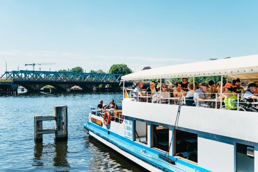 Berlin: Spree Boat Tour to Müggelsee - From Treptow Harbor to Müggelsee: the big idea
