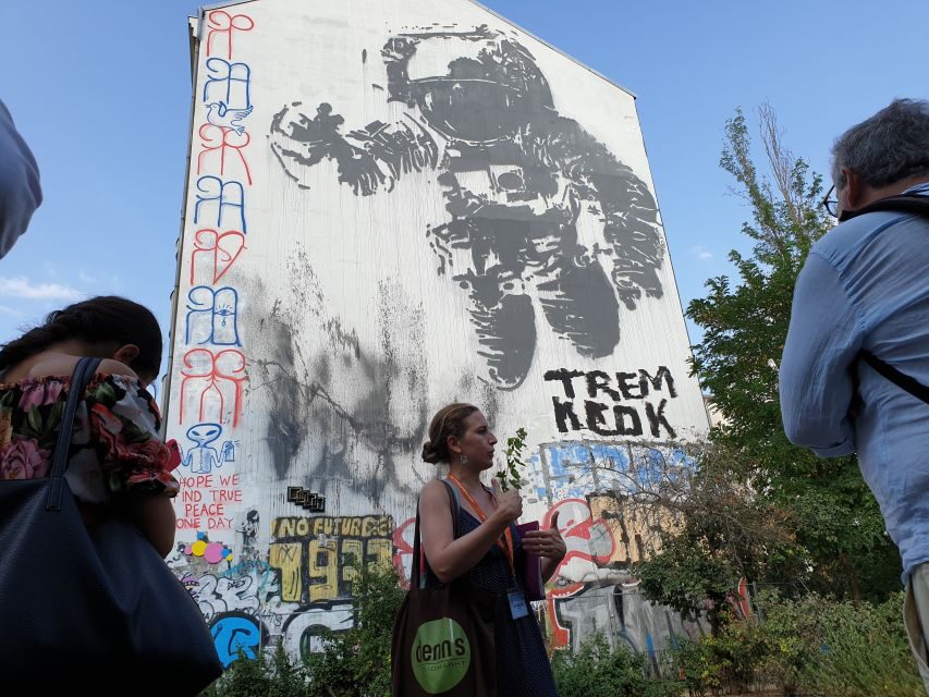 Berlin: Street Art and Alternative Tour - Guides who link art, architecture, and politics