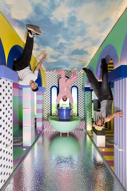 Berlin: The Upside Down Museum Entrance Ticket - Freakshakes and the café stop: plan a “taste break”