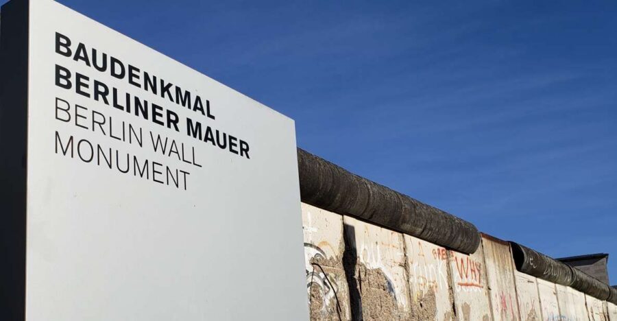 Berlin: The Wall and Cold War - a Private Walking Tour - Palace of Tears (Tränenpalast): A Guided Border-Crossing Stop