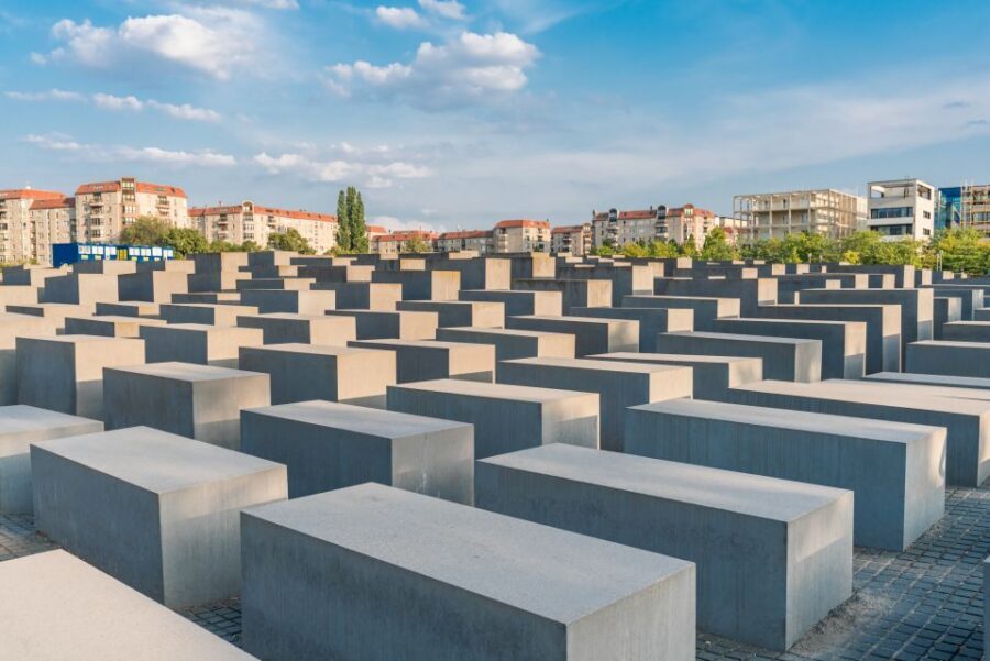 Berlin: Third Reich and Cold War 2 Hour Walking Tour - Tiergarten Soviet War Memorial and the Holocaust Memorial Pause