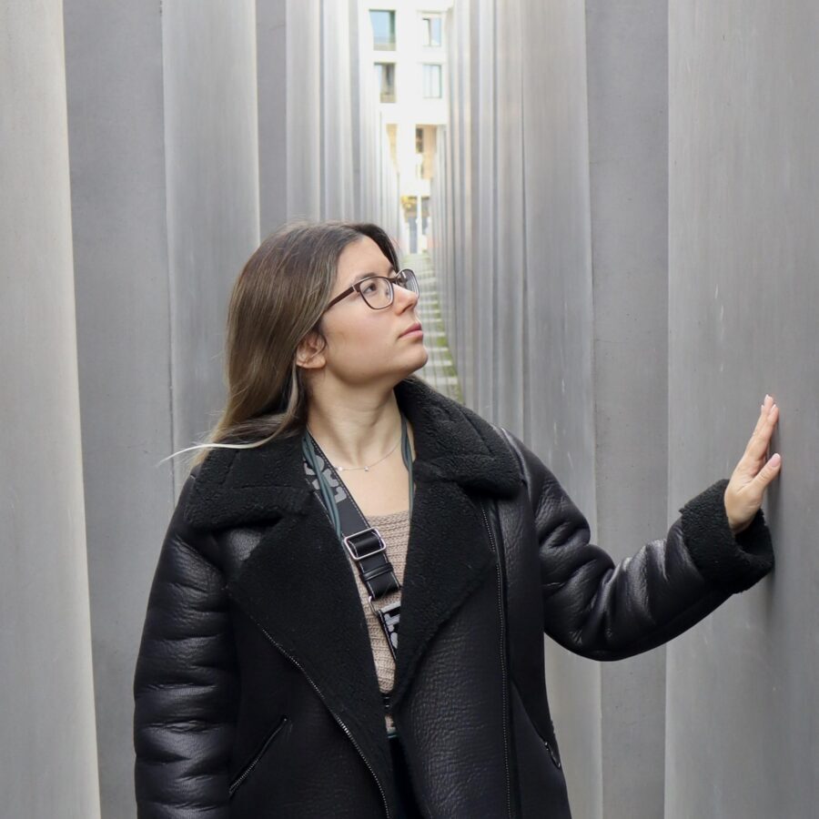 Berlin: Third Reich and Cold War 2 Hour Walking Tour - Finding Your Starting Point at Pariser Platz (and Why That Matters)