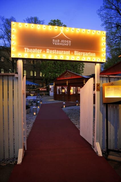 Berlin: Ticket for Bar Jeder Vernunft - Theater & Restaurant - The 2-hour experience: what “short” really means