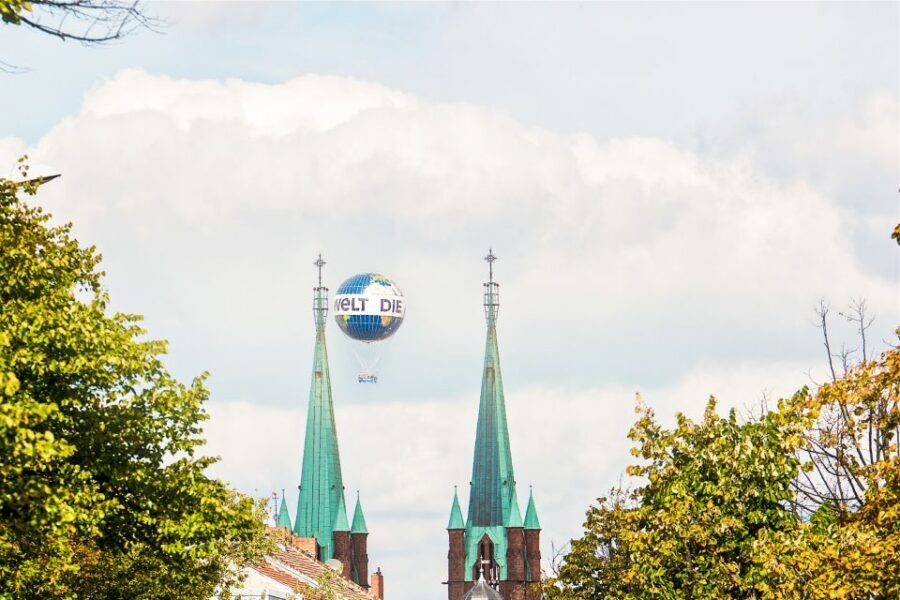 Berlin: Ticket for World Balloon with Perfect View - Timing and Light: Sunset Views and Winter Sun Sets
