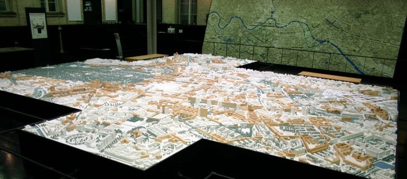 Berlin: Top Secret Berlin Guided Bike Tour - Start in Nikolaiviertel, Close to the TV Tower