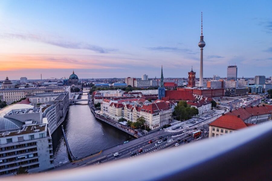 Berlin: Tour with Private Guide - Brandenburg Gate and the Reichstag Area: What to Notice While You’re Near Them