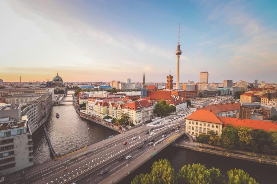 Berlin: Tour with Private Guide - Checkpoint Charlie: Cold War Stories You Can Walk Through