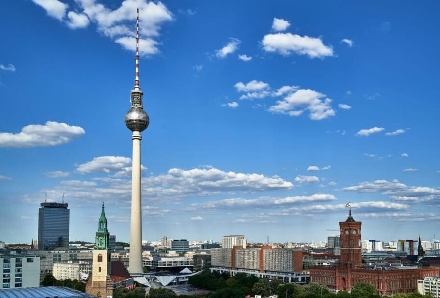 Berlin: Tour with Private Guide - Pickup, Meeting Point, and the 3–4 Hour Pace