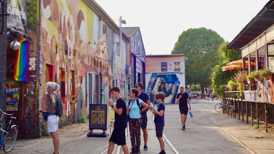 Berlin: Vegan Food & Cultural Walking Tour in Friedrichshain - How the Guide Turns Bites Into Berlin Culture