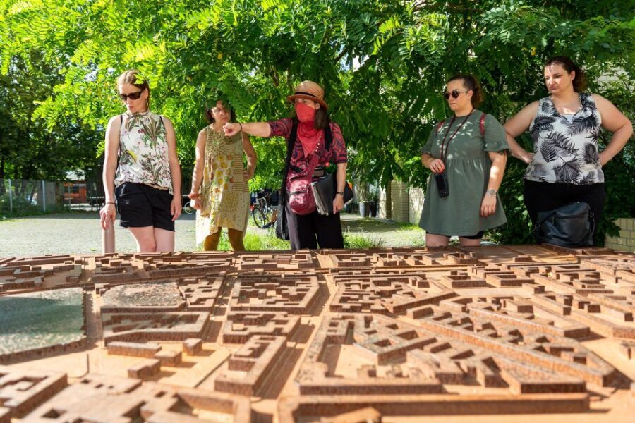 Berlin Wall: Small Group Guided Tour - Who this tour is best for (and when to choose something else)