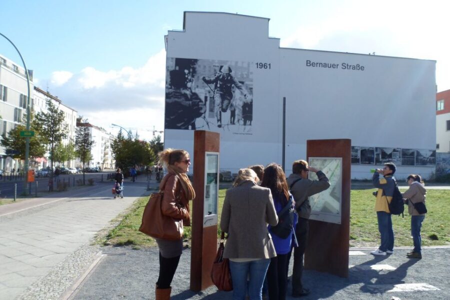 Berlin Wall: Small Group Guided Tour - Bornholmer Straße: the wall’s end starts where people met