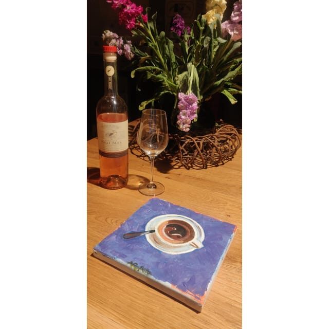 Berlin: Wine on Canvas - Paint Workshop and Wine Tasting - Painting on canvas with Italian-style guide lines (no talent tax)