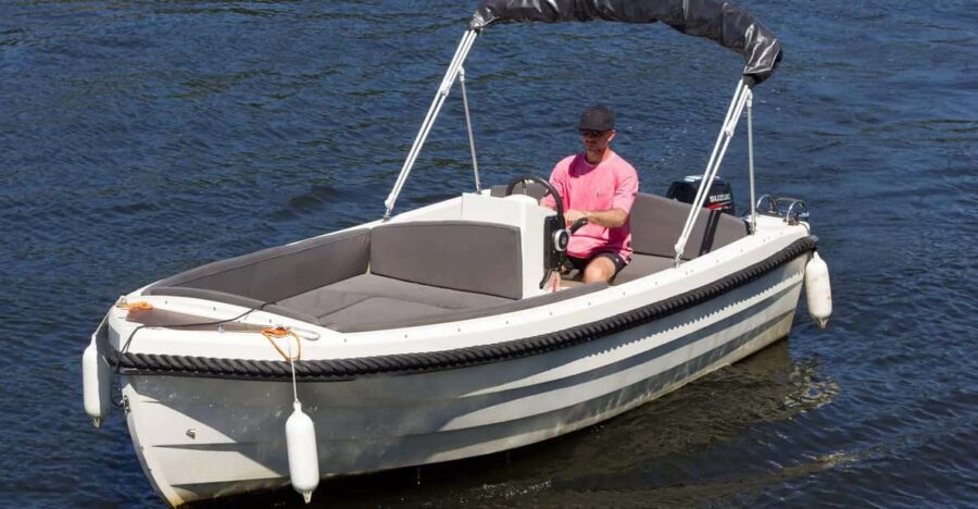 Berlin: Wonderful days renting the motorboat tortola - On-the-water rules: simple boundaries that matter