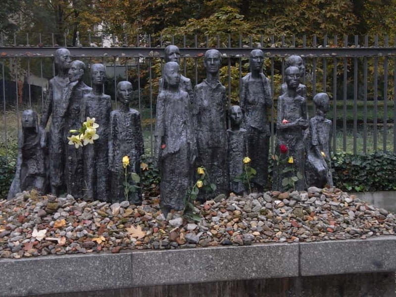 Berlin‘s Jewish Heritage Private Tour With Jacob - Holocaust Memorial: using 20 minutes well