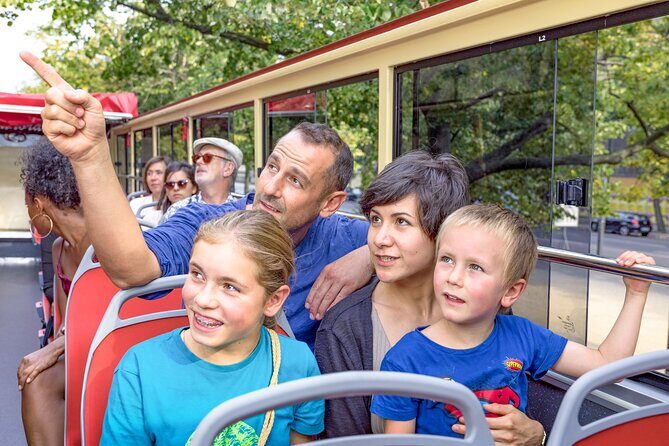 Big Bus Berlin Hop-On Hop-Off Sightseeing Tour & Currywurst - App Tracking, Ride Comfort, and the Commentary Question