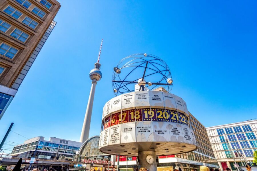 Bike Tour of Berlin Top Attractions with Private Guide - The 2-hour route: Fernsehturm to Brandenburg Gate, with Spree River scenery