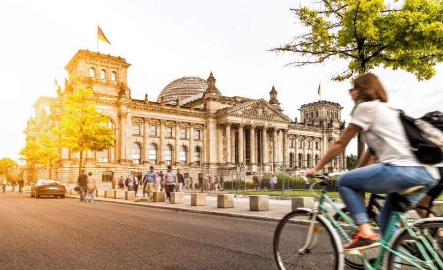 Bike Tour of Berlin Top Attractions with Private Guide - The 6-hour Berlin plus: Neuer See nature, East Side Gallery murals, Treptower Park