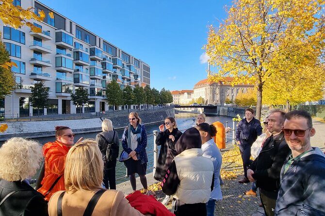Charité Hospital Walking Tour: Exploring Berlin’s Medical History - Stop 4: Denkmal Albrecht von Graefe and why ophthalmology got a monument