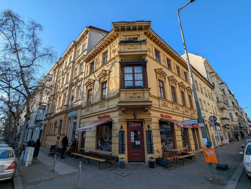 Charlottenburg: 2-Hour City Walking Tour - From the medieval nucleus to Old-World street cues