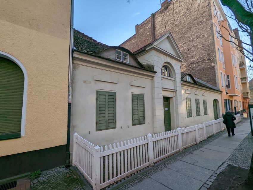 Charlottenburg: 2-Hour City Walking Tour - Quaint corners at Nehringstraße and Christstraße