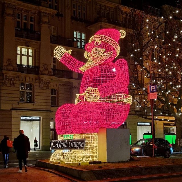 Christmas market lights tour bus through Berlin, free mulled wine (2.5 hours) - Why this Berlin Christmas lights tour works so well